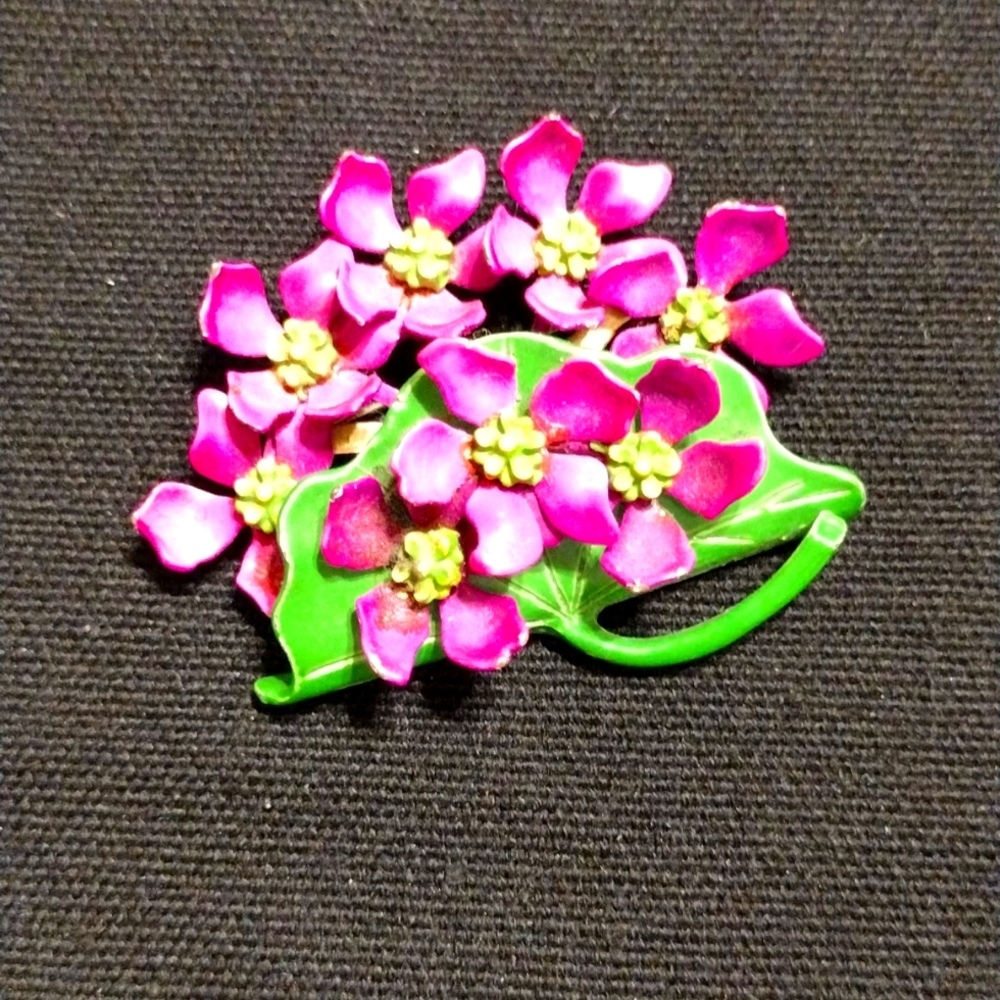 Vintage 1950's Clematis Flower Brooch